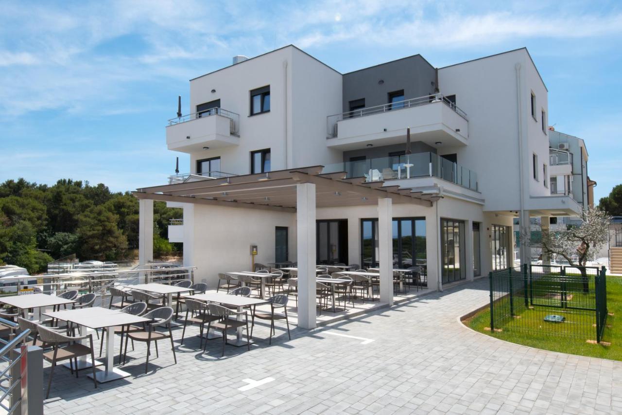 Aparthotel Punta Blu - Pool & Spa Premantura Ngoại thất bức ảnh