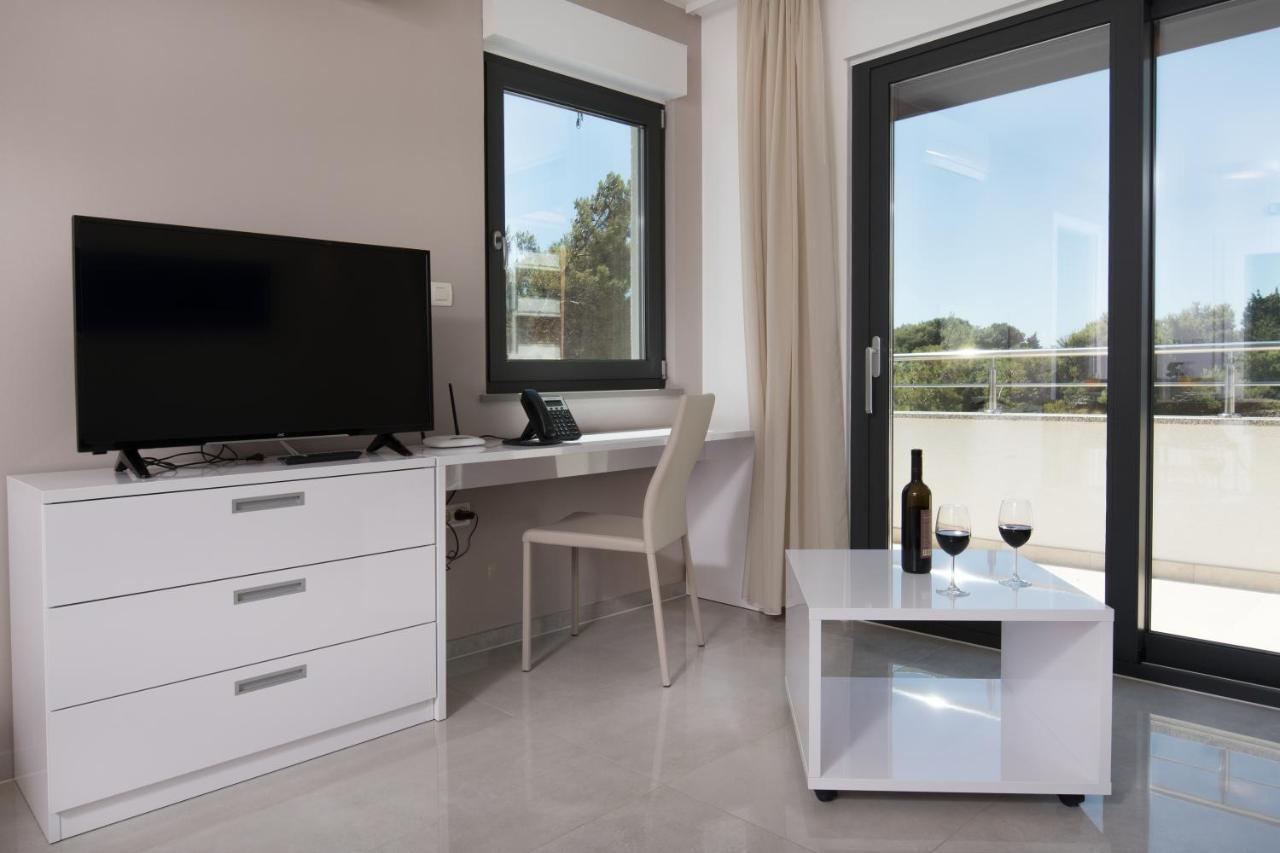 Aparthotel Punta Blu - Pool & Spa Premantura Ngoại thất bức ảnh